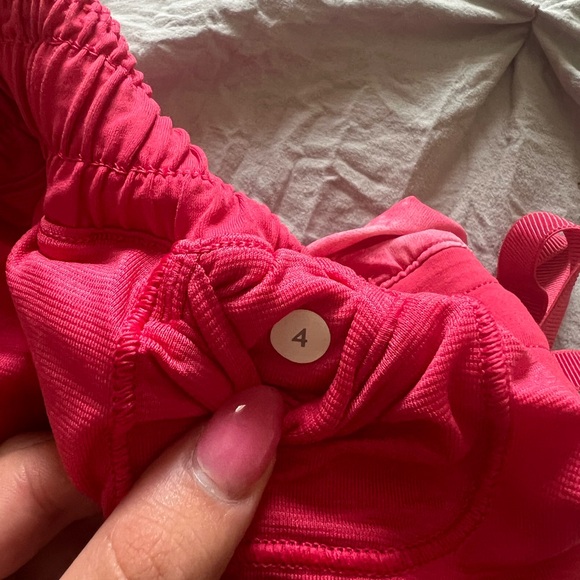 Lululemon Hotty Hot Shorts Size 4 (RARE PATTERN) - Picture 4 of 4